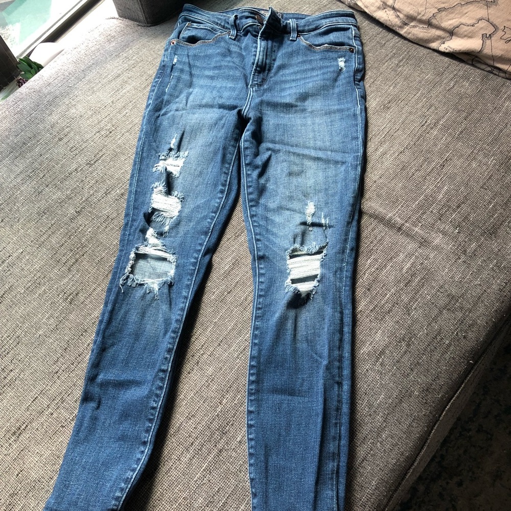 Abercrombie & Fitch Simone distressed jeans